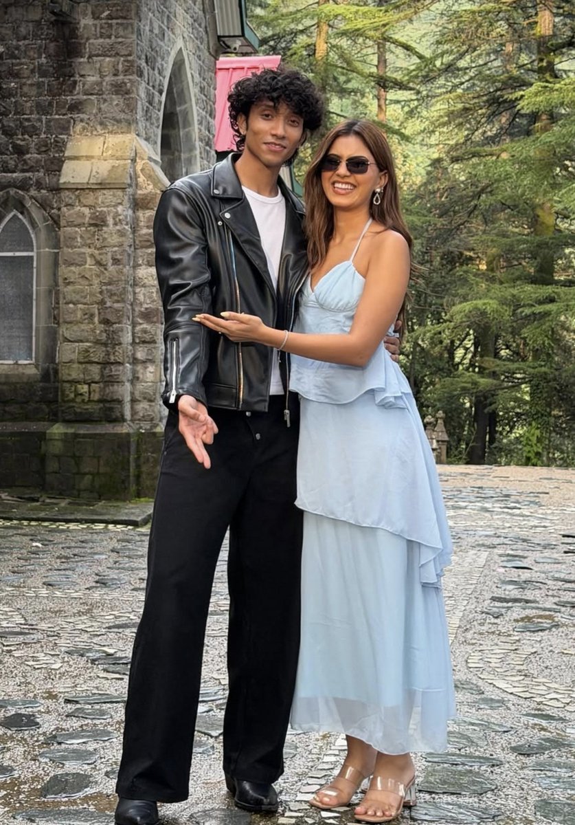 lippyy9's tweet photo. tway they completed the whole pose together AND THE WAIST HOLD??? SIRRR, HELLO???๐ญ
#yoganksha #yogesh #akanksha https://t.co/jbDMv97EWy