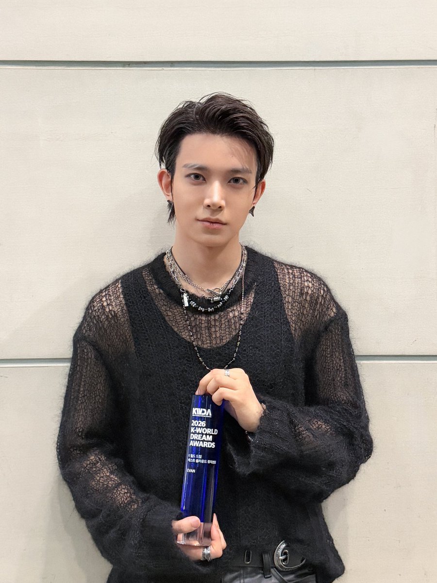 h_evva_n's tweet photo. 260827 @ 2026 K-WORLD DREAM AWARDS
#EVAN #에반 https://t.co/wMeGZte9Ct
