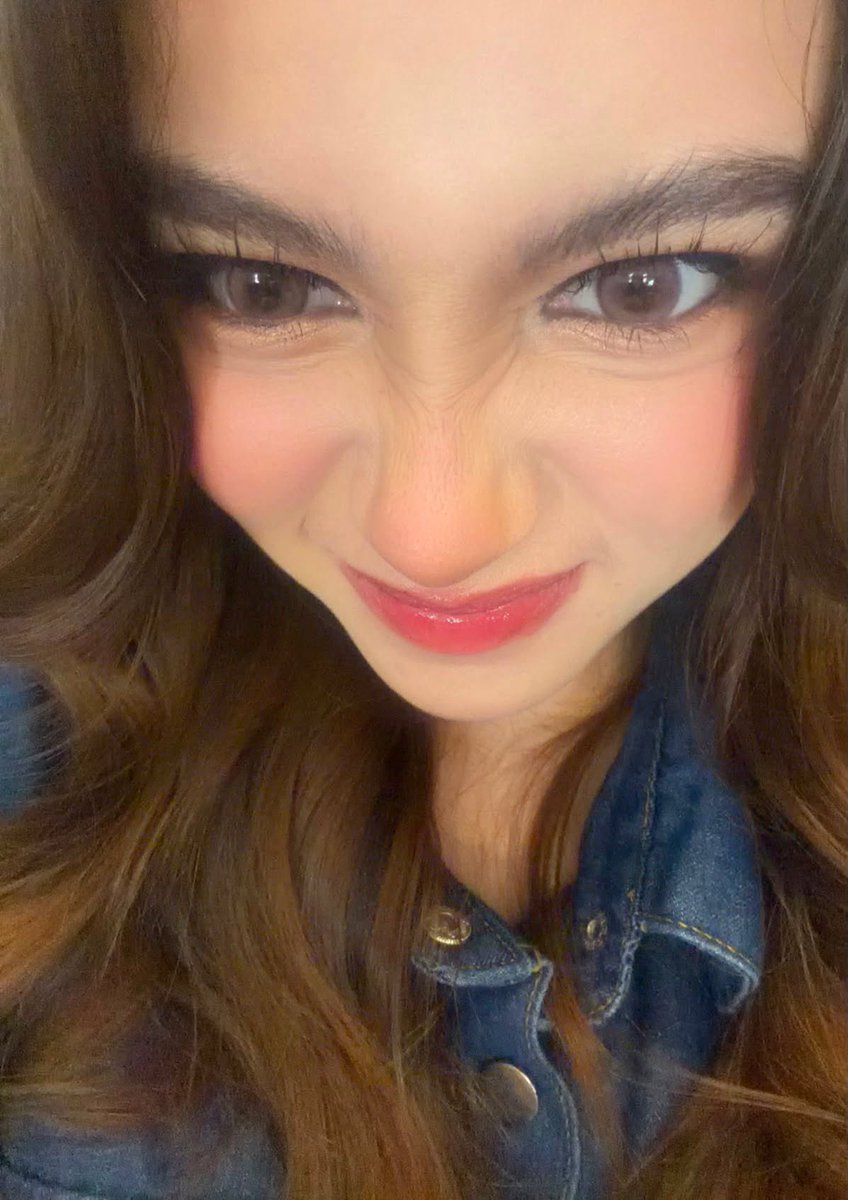 capreuice's tweet photo. the category is “tala kikay closeup selfies” 🤏🏻 https://t.co/mXm0To3UQX