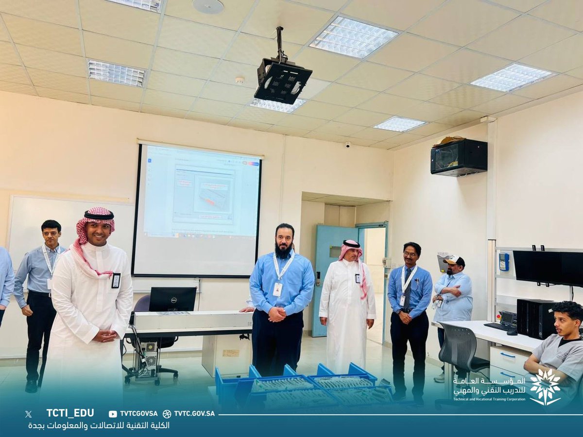 TCTI_EDU's tweet photo. استقبلت الكلية التقنية للاتصالات والمعلومات بجدة، اليوم، المهندس حسين بن علي البحيري، مدير عام التدريب التقني والمهني بمنطقة #مكة_المكرمة ، والوفد المرافق له

واط��لع الوفد على استعدادات الكلية لانطلاقة التدريب للفصل التدريبي الأول لعام 1448هـ، وشملت الزيارة مرافق الكلية؛ للتأكد من جاهزية البيئة التدريبية ومتطلبات السلامة، بما يعزز جودة العملية التدريبية
#التدريب_التقني