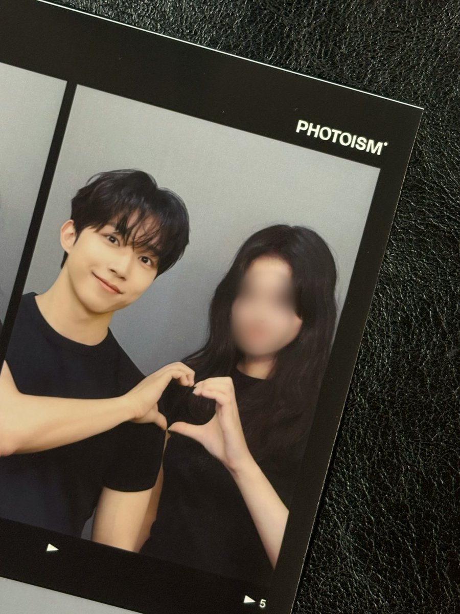 gong2i's tweet photo. 이거 진짜 같은데 ••• 
동성아 나두 L O V E ♡.♡ 
포토이즘도 L O V E !!!!

#반팔입고나와 #포토이즘 #PHOTOISM https://t.co/qvXZ0Bu1HO