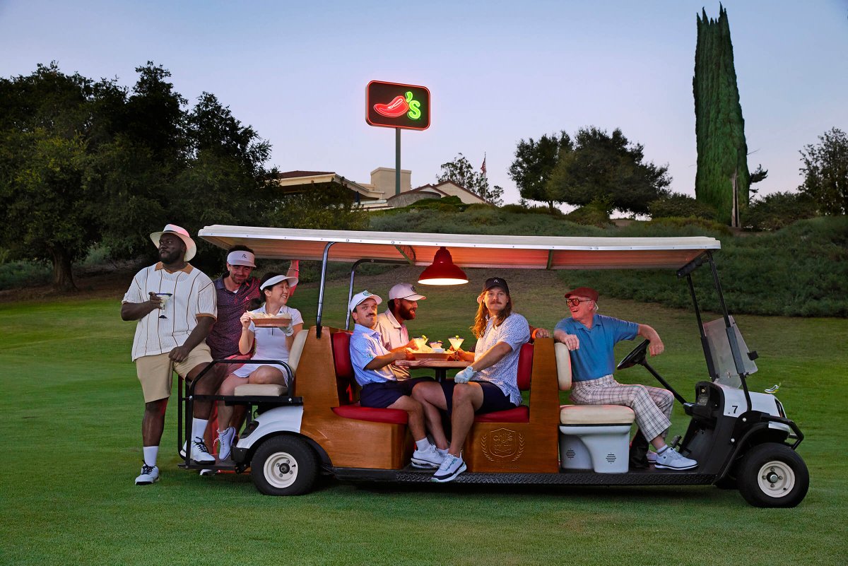FOS's tweet photo. Chili's is opening its first-ever location on a golf course 🌶️

Chili's is taking over DeBell Golf Club in Burbank and creating a clubhouse with Chili's menu items and limited-edition Rhoback merch. https://t.co/q6ptdjaUQn