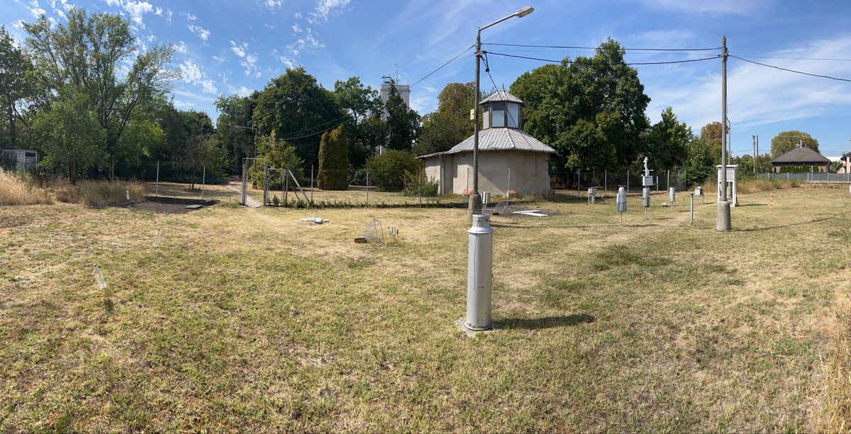 webekacko's tweet photo. 27.VIII.2026 prináša ďalšiu „tridsiatku“ na konto pre meteorologické observatórium #Hurbanovo. Je čoraz istejšie, že zoznam tohtoletných extrémov sa rozrastie aj o august 2026, ktorý smeruje k tomu stať sa najteplejším kalendárnym mesiacom aký tu bol kedy zaznamenaný. https://t.co/2e8pCAg3B1