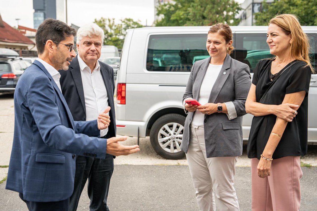 UNICEFRomania's tweet photo. UNICEF Regional Director @E_Beigbeder visited the Romexpo Community Center today, seeing firsthand how Romania's response to Ukrainian refugee children has evolved from emergency aid to sustainable, long-term support, a model of strong multi-sector partnership. #ForEveryChild https://t.co/UNvsKNSYEo