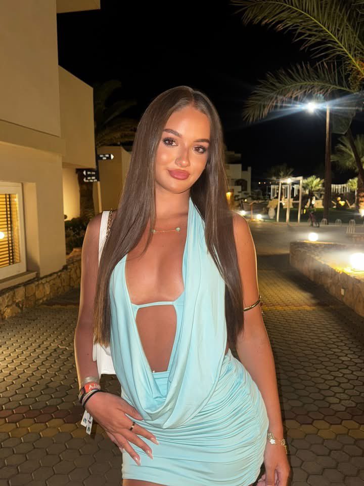 StanStan16450's tweet photo. Lola 😈  🍆💦 #ukbabe #exposed #wankchat  #cuck #goon #fuckmeat #cumtribute #goonette #gooner  #wank #cocktribute #nsfwtw  #chav #bikini #babe   #busty #tits #ass #hot #sexy  #horny  #cumslut #phonewank #camwank https://t.co/luEDSc5FlE