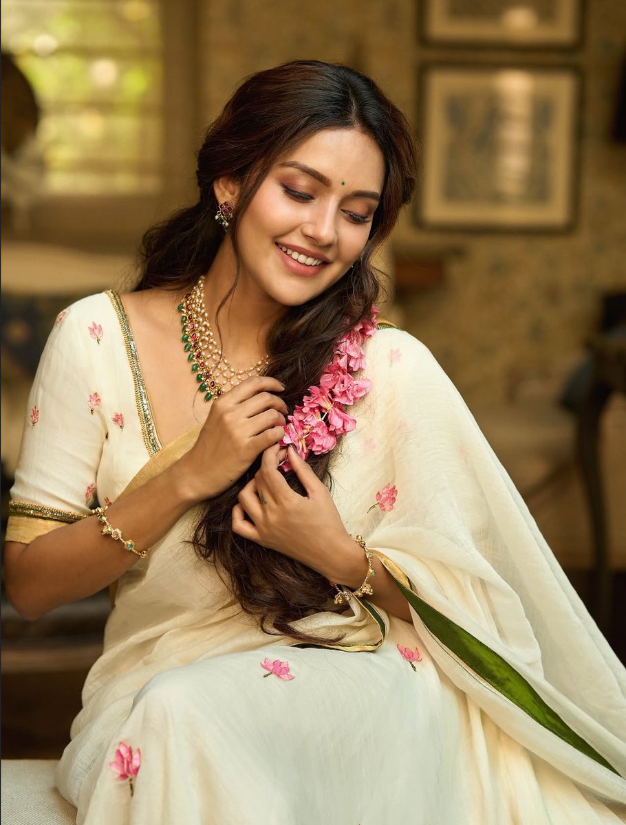 ctcupdates's tweet photo. #MahimaNambiar 🤩 https://t.co/rM8utvf1WX
