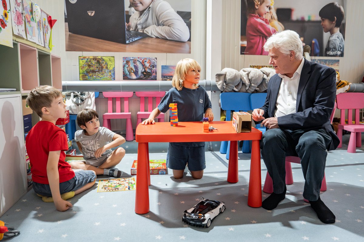 UNICEFRomania's tweet photo. UNICEF Regional Director @E_Beigbeder visited the Romexpo Community Center today, seeing firsthand how Romania's response to Ukrainian refugee children has evolved from emergency aid to sustainable, long-term support, a model of strong multi-sector partnership. #ForEveryChild https://t.co/UNvsKNSYEo