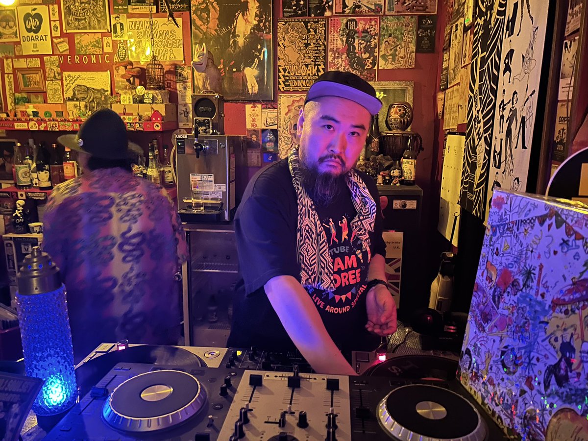 BEAT__TOM's tweet photo. 8/22(土)は「Modern Reaction vol.9」でした！ゲストの崎原ショータさん、協力してくれた中野哲也さん、ぶー。さん、veronicaのやっさん、相棒BlackSmith OneManTrash、遊びに来てくれた皆さん、ありがとうございました！
崎原さん、スゲー良いライブでしたね！また新潟に来てもらおう😎
楽しかった！ https://t.co/Q76eAZjv4V