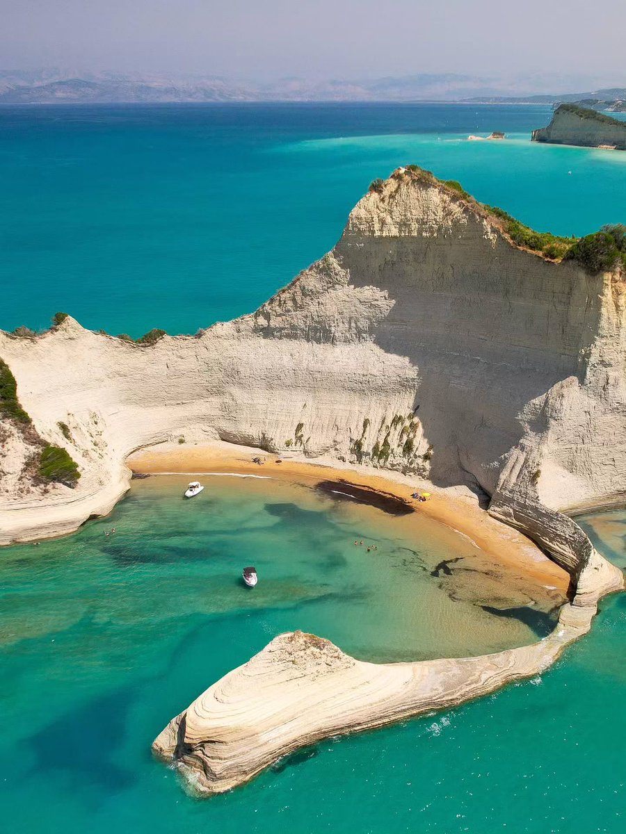 GreekPictures's tweet photo. Where #Corfu’s white cliffs surrender to the endless blue. #Cape #Drastis is nature’s own sculpture, carved by wind and sea, wrapped in turquoise, and beautifully wild. 🇬🇷
📷 panagiotis_karitinos https://t.co/RJsewlWJrq