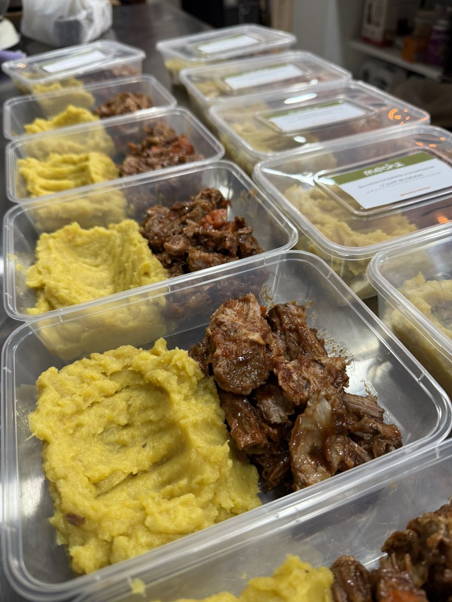 m_penacca's tweet photo. Les quiero compartir nuestro emprendimiento, se trata de Mecha, son viandas súper caseras y abundantes, la mejor alternativa para el delivery.

Estás exquisiteces tienen un precio de $13.900, y como Twitter es servicio, les regalo un cupón del 10%, quedando a tan solo $12.500 c/u https://t.co/2PZ6VR3o80