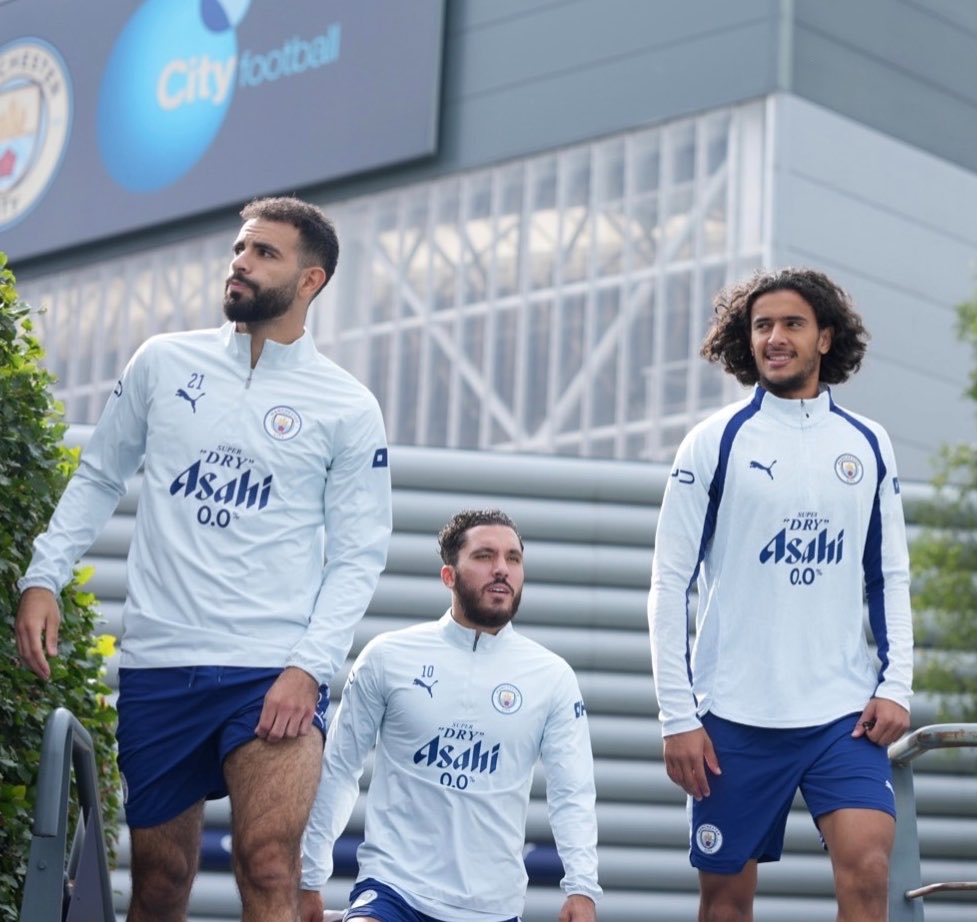 _BeFootball's tweet photo. Aït-Nouri 🇩🇿 x Cherki 🇫🇷 x Bouaddi 🇲🇦 

La Ligue 1 est très bieeeeen représentée à Manchester City. 🩵😁 https://t.co/XD9e68uyyC
