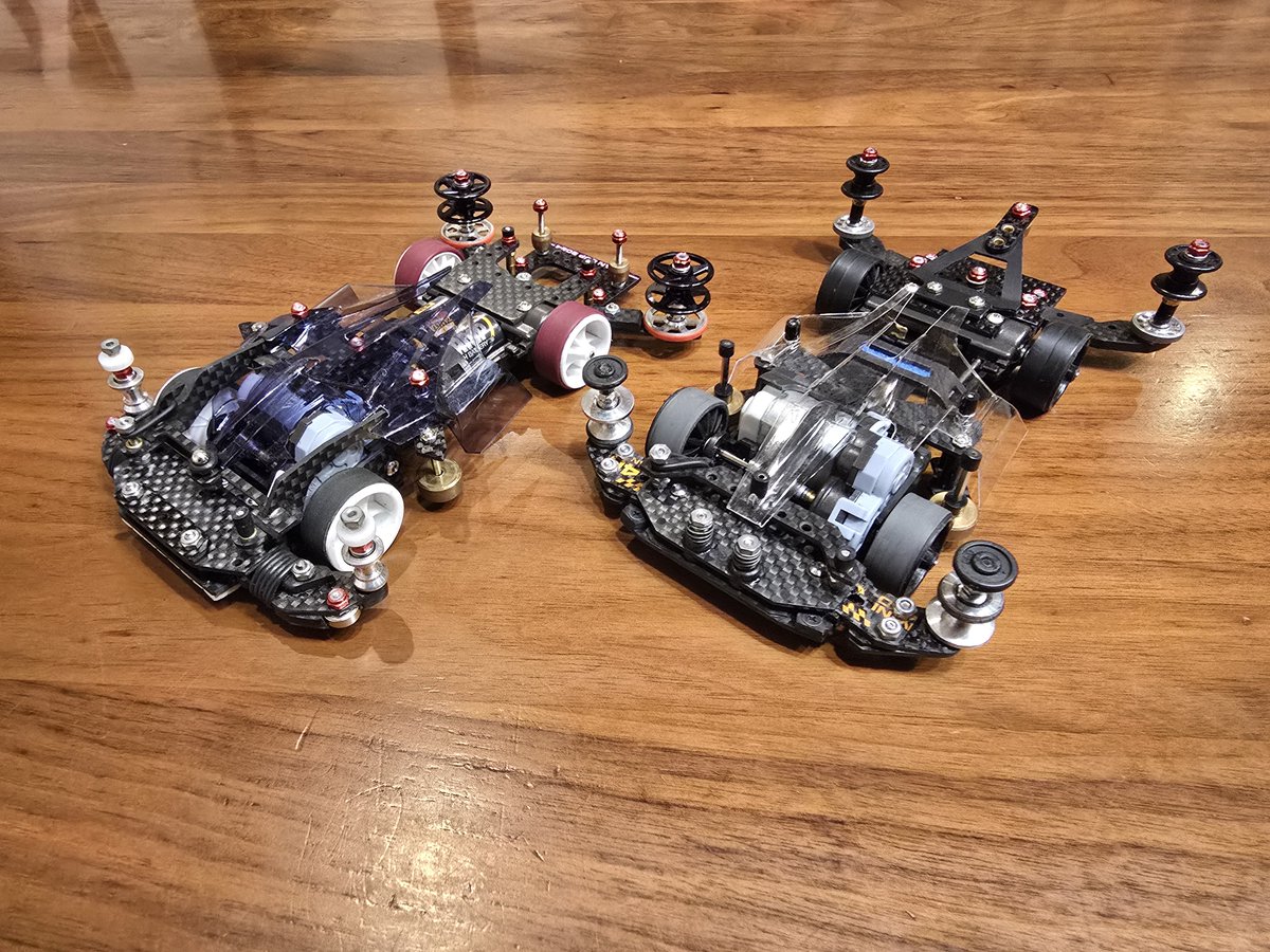 tosaben's tweet photo. メイン(右)とサブ(左)の2ショット

最近のマイブームなボディはアバンテMk.2

塗装しないとよく分からんな https://t.co/1jUnVoL2V9