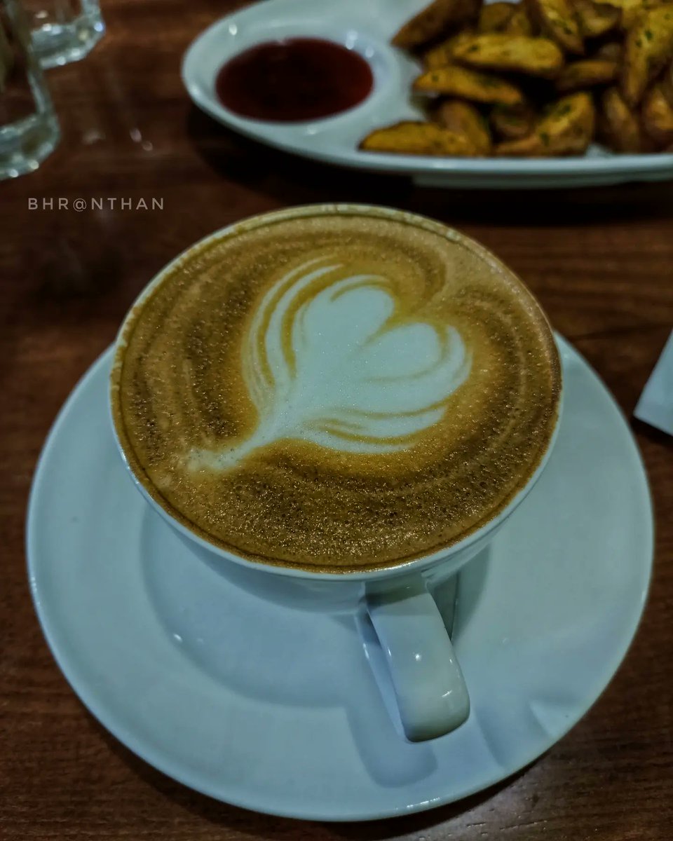 IvyNylin's tweet photo. Nothing beats a steaming cappuccino on a rainy day. https://t.co/rqYBNt4mUC