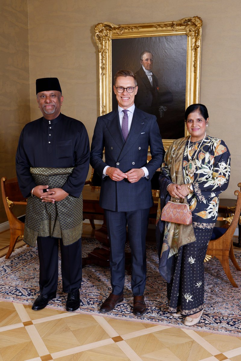 MYEmbHelsinki's tweet photo. H.E. Dato’ Amarjit Sarjit Singh presented his Letters of Credence to H.E. Mr. Alexander Stubb, President of Finland, accrediting him as Ambassador Extraordinary and Plenipotentiary of Malaysia to Finland. 

Photos: Jaakko Sorvaniemi/Office of the President of Finland https://t.co/wQ9WmK1c6j