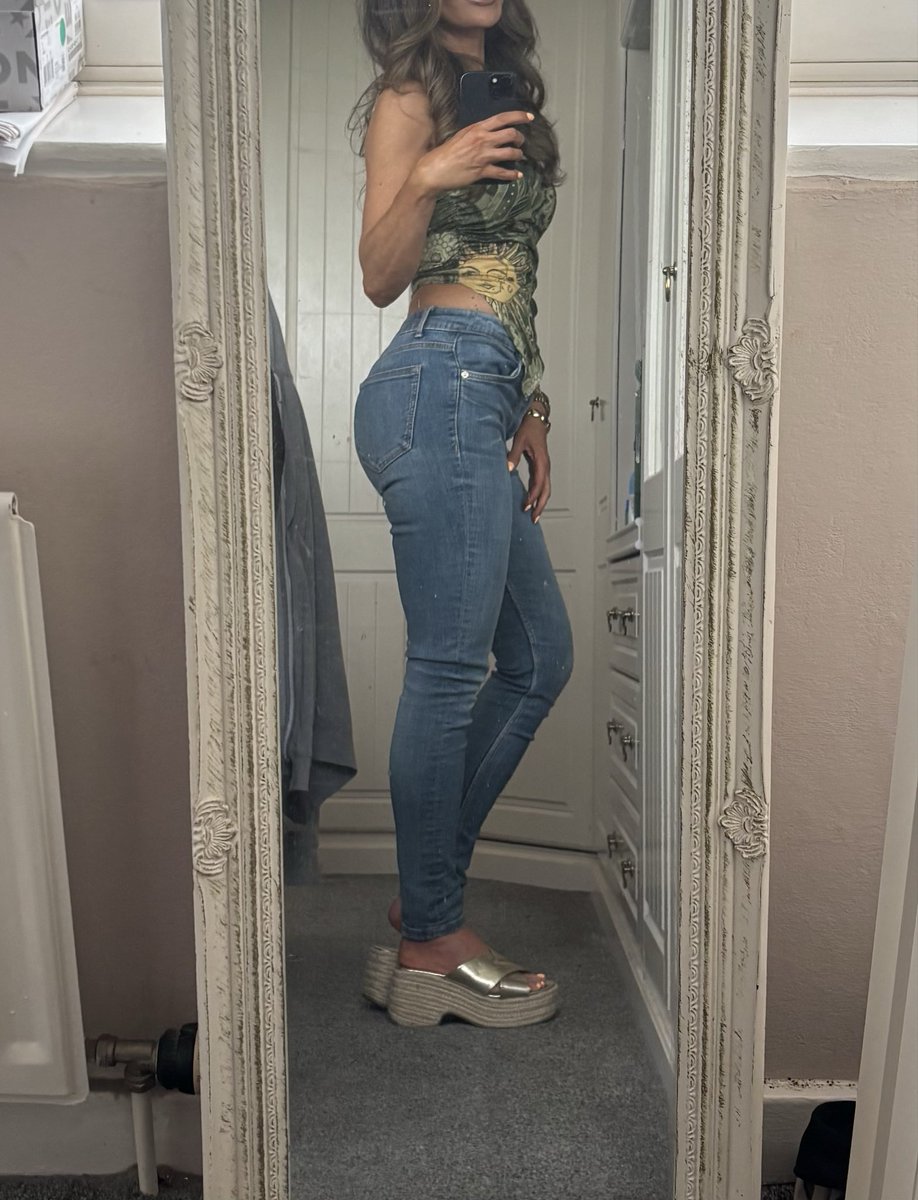 MariaMontgo02's tweet photo. A girl whose life is worth funding 💰 

#findom #tribute #sendmoney #femdom #paypig #paypiguk #cashslave #moneyslave #domme #findomuk https://t.co/fpHZcnByM4