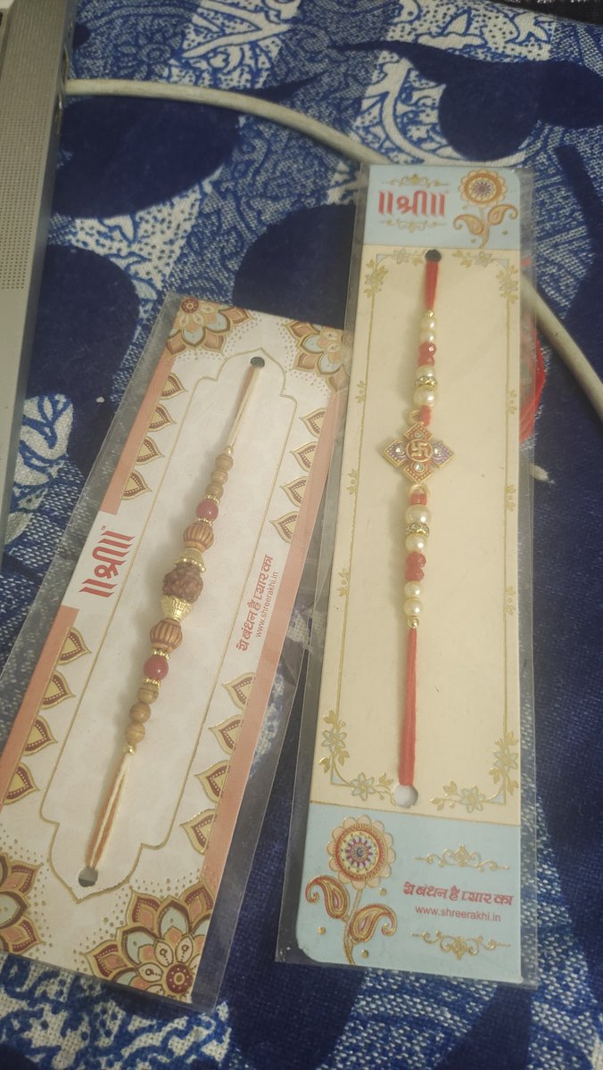 BHARATH_MADAS's tweet photo. 🚨 @zeptocares @ZeptoNow — This needs an explanation.

I ordered 2 Rakhis from Zepto. The listing showed MRP ₹249 with an 84% discount, and I paid ₹39 each.

First, my order was delivered incorrect. 
Order Id : MNLOSKOML59775

1/6 https://t.co/aRhbbug1Uz