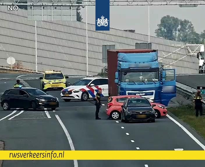 Ongeval op parallelrijbaan van A4 bij Zoeterwoude-Rijndijk