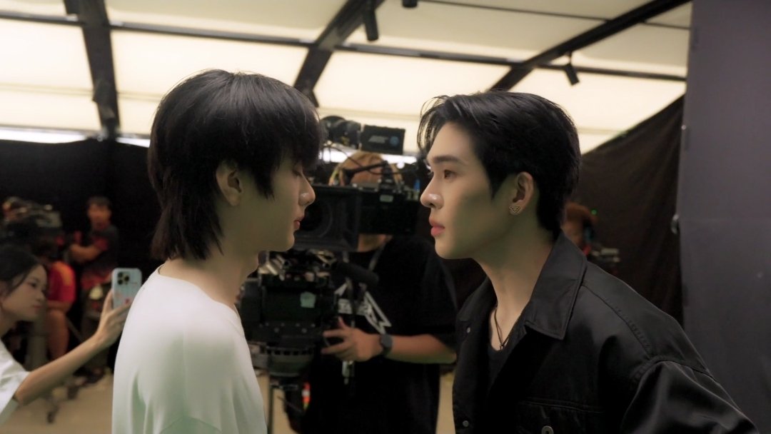 MrFanboySeries's tweet photo. รักสุดใจนายแฟนบอย The Documentary 📸

The Industry “ วงการบันเทิง ”
💻 : https://t.co/gLx8ASsIP8

MR FANBOY DOCU
#เรื่องนอกบทMrFanboy https://t.co/eIBb8Y4Hpo