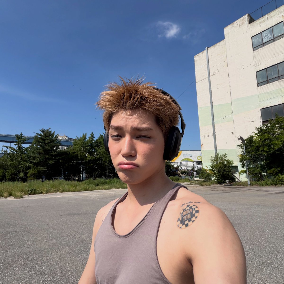 OneilyMusic's tweet photo. TAEYONG of NCT is making hearts skip a beat with his new photos. https://t.co/1xd99JnK4N