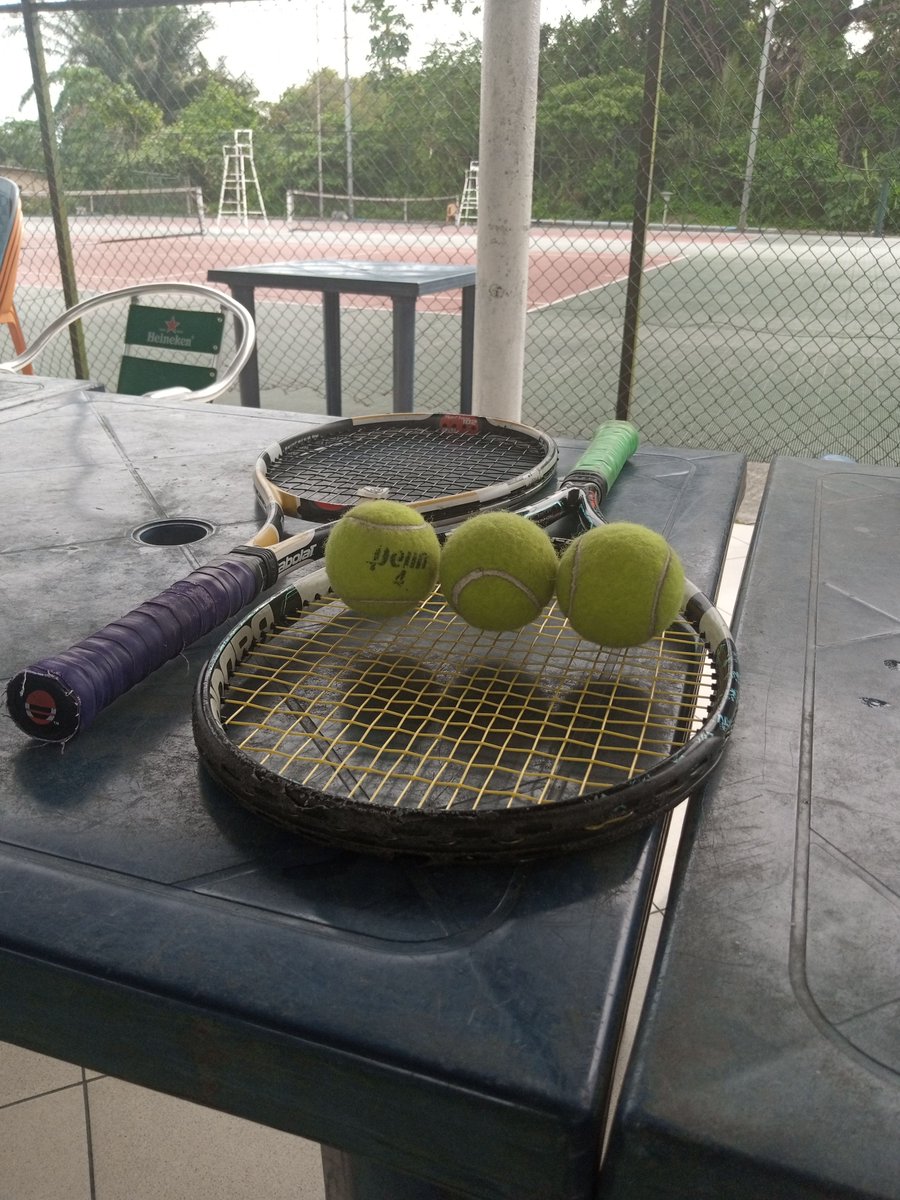 Kaymute_jayjay's tweet photo. Man, I really miss this.
​Weeks have turned into months since I stepped on a tennis court.
​Definitely a wake up call to clear my schedule, pick up the racket, and get back out there soon. 
This is my self discovered therapeutic medication to stay healthy and active mentally over the past 10 years.
You don't stop playing because you get old;You actually get old because you stop playing.
Not even Pickleball can heal like tennis.  😆 
#tennis
#TennisParadise
#djokovic
#usopen