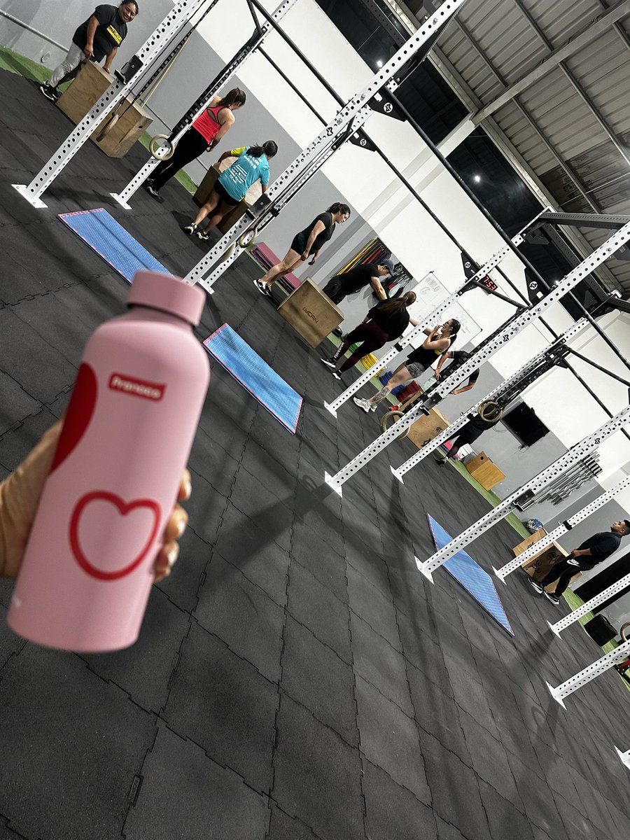 majitoromeror's tweet photo. 💪🏻 Estar bien también es cuidarnos alimentarnos bien, movernos y cuidar nuestro bienestar emocional y físico.
Los espacios de deporte nos recuerdan que nuestros valores se viven también fuera del trabajo @Pronacaec 
 #EmbajadoresPronaca #NuestraFamiliaPronaca #ParaAlimentarteBien https://t.co/883dKNDM38