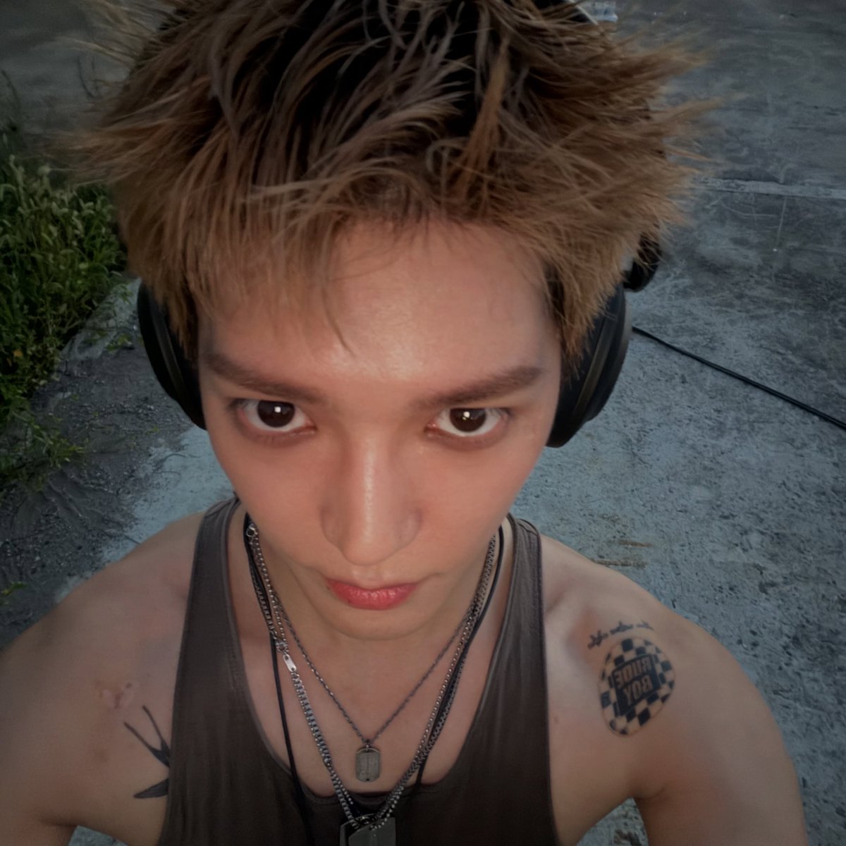 OneilyMusic's tweet photo. TAEYONG of NCT is serving serious charisma in his new photos. https://t.co/Hj5Uk4e8Ku