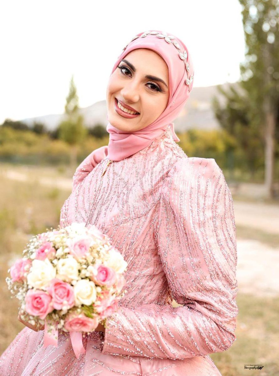 Zaynab1298's tweet photo. ابتسامة شاهدة على فرحة قصيرة
#عروس_الجنوب_شهيدة💔 https://t.co/iPr5XiZtUT