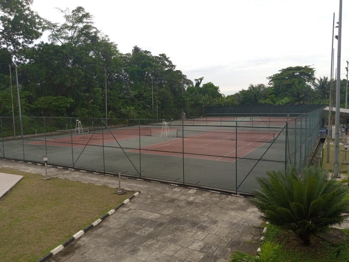 Kaymute_jayjay's tweet photo. Man, I really miss this.
​Weeks have turned into months since I stepped on a tennis court.
​Definitely a wake up call to clear my schedule, pick up the racket, and get back out there soon. 
This is my self discovered therapeutic medication to stay healthy and active mentally over the past 10 years.
You don't stop playing because you get old;You actually get old because you stop playing.
Not even Pickleball can heal like tennis.  😆 
#tennis
#TennisParadise
#djokovic
#usopen