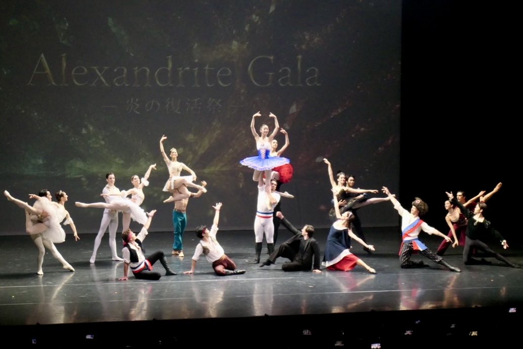 mike_miiko's tweet photo. 8/18 ワシリーエフを観に「Alexandrite Gala」へ。引退公演から1年で復活？もちろん大歓迎です！益々筋肉の塊のようで、あの体であれだけ踊れるの本当にすごすぎる…。演目や踊りのスタイルも、公演全体が非常に「ロシア！」な感じで、とても良かった。出産後のノゾ様を観られたのも僥倖でした。 https://t.co/QChZt2Hwle
