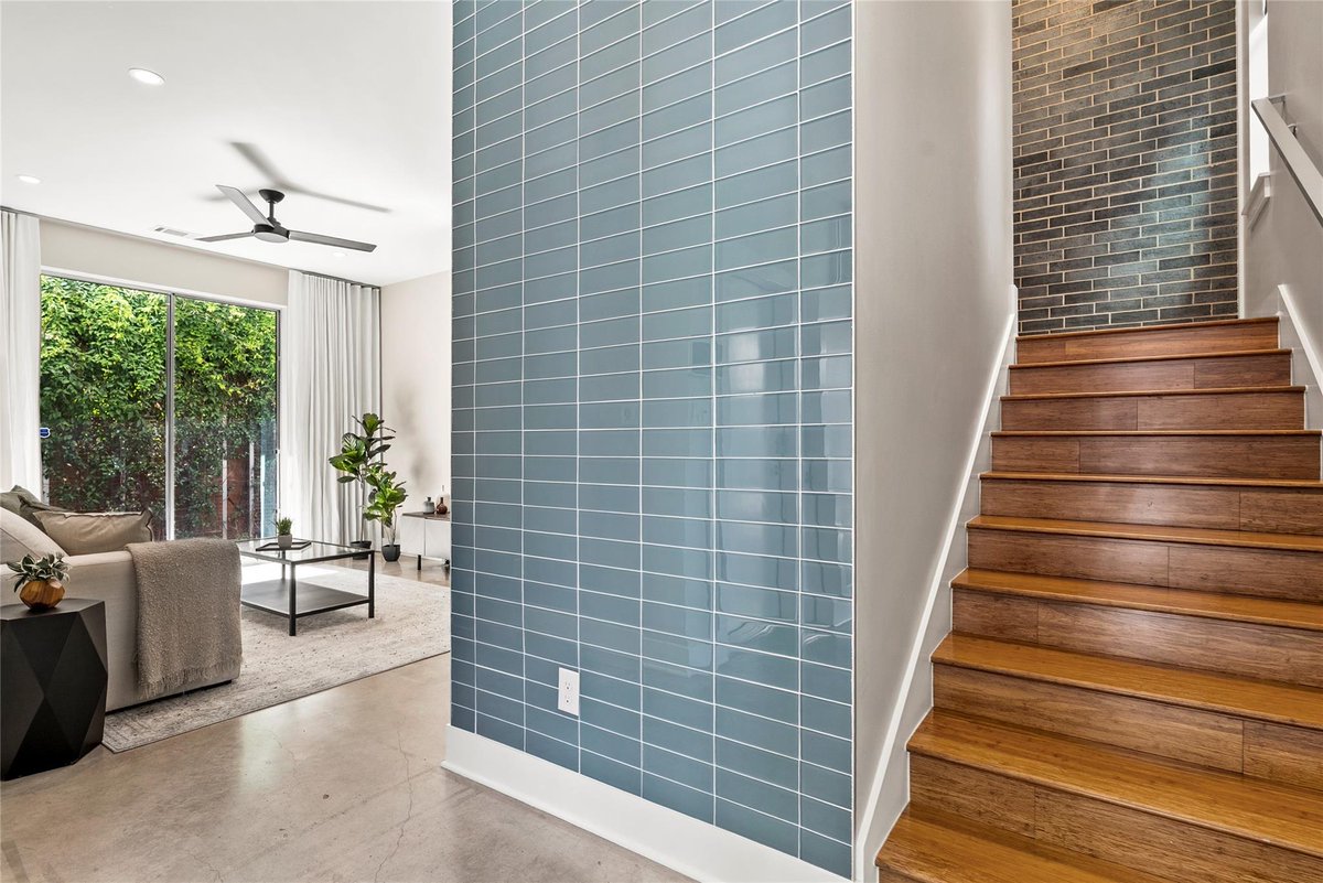 MaryFealkoff's tweet photo. 2105 Goodrich Ave Unit 5, Austin, TX, 78704
3 bed | 3.5 bath 3059 Sq. Ft.
Active | 1700000
https://t.co/I7P6iCKq72
This is Zilker living at its best - over 3,000 square feet of architectural style, incredible natural light, treetop surroundings and downtown Austin views in a... https://t.co/mB0K6NqmBg