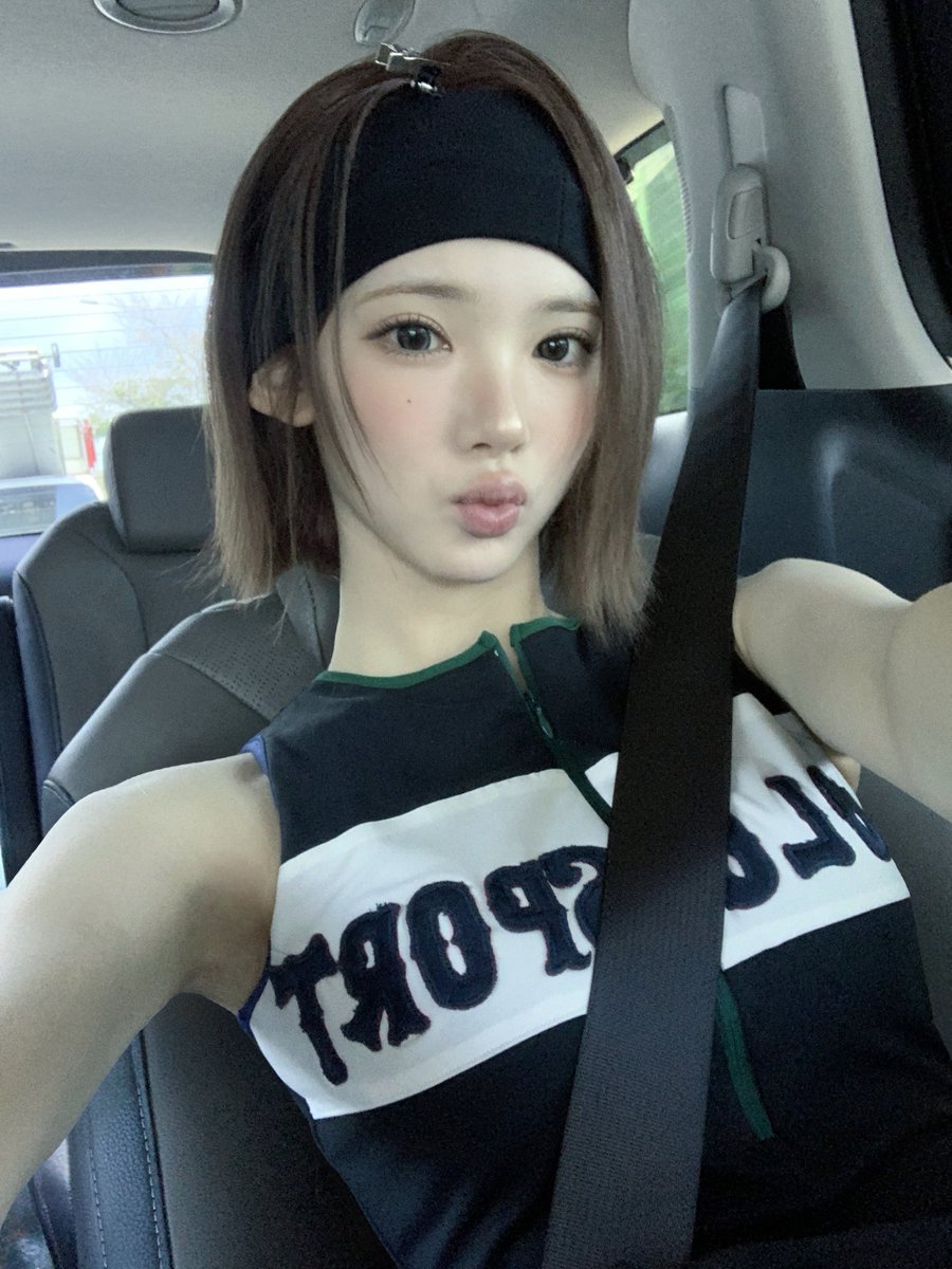 nroooong's tweet photo. 헤어밴드한 얼굴 봐....... https://t.co/iC30FOmlid