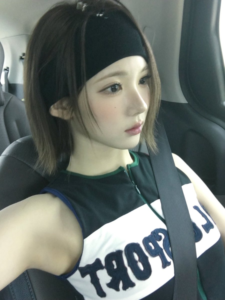 nroooong's tweet photo. 헤어밴드한 얼굴 봐....... https://t.co/iC30FOmlid
