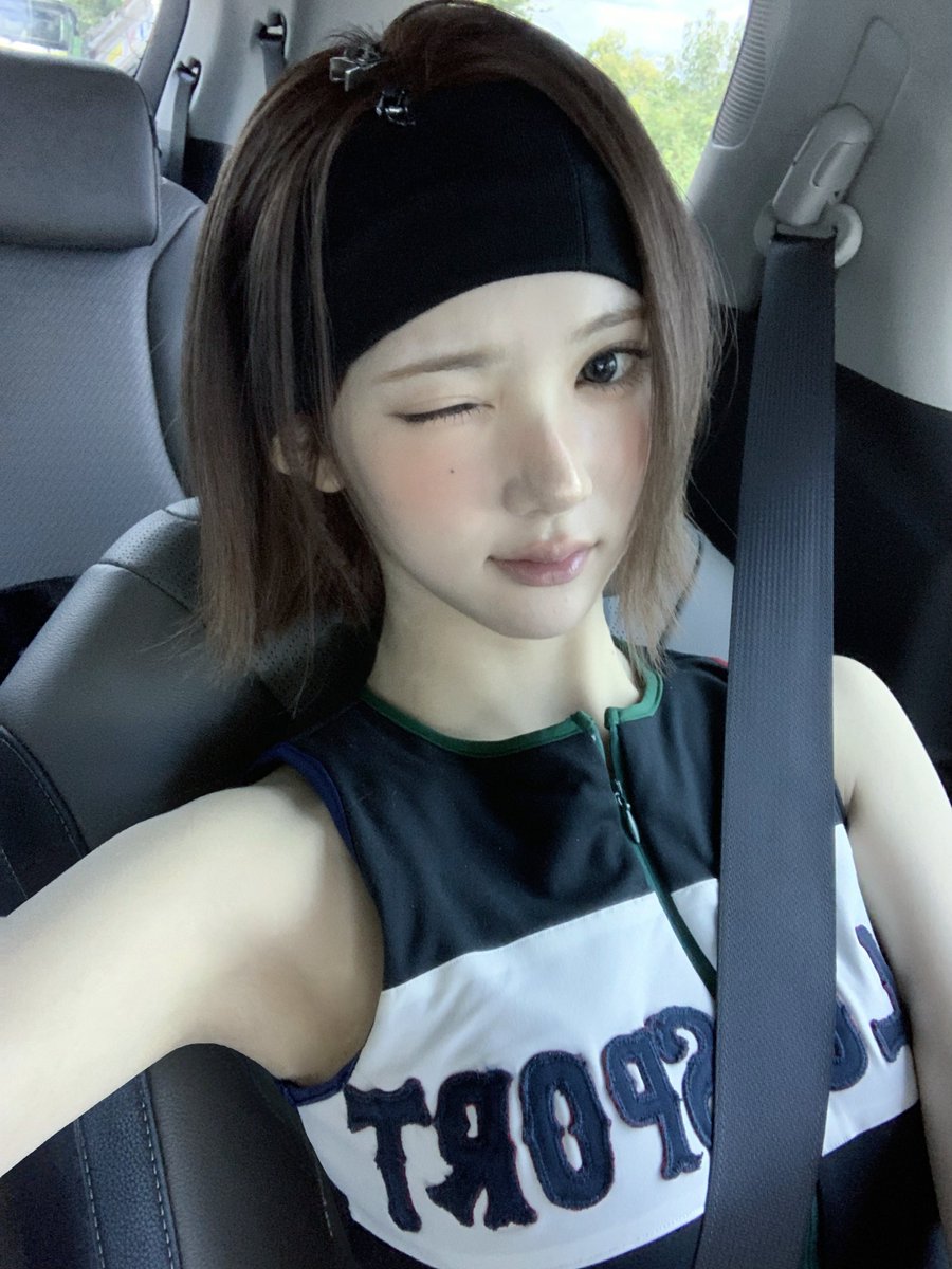 nroooong's tweet photo. 헤어밴드한 얼굴 봐....... https://t.co/iC30FOmlid