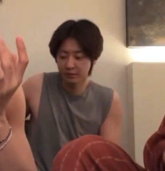 byeol92's tweet photo. jadi gw mau cod… ternyata sellernya TIPE GW BANGET sedangkan posisinya gw baru bangun, belom mandi, baju seadanya fuckkk apa gue puter balik aja????

⤷ #chanbaek local short au https://t.co/sA2RBfoByd