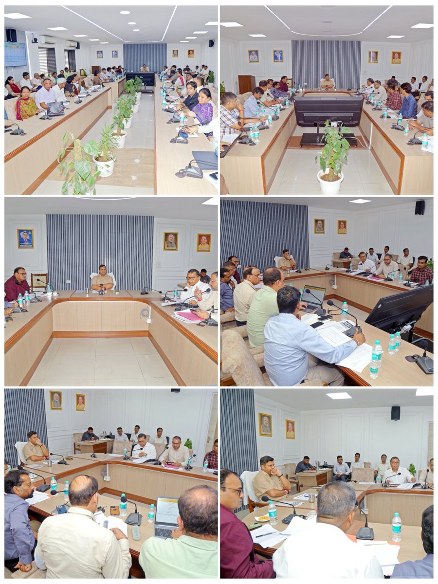 dm_ghaziabad's tweet photo. जिलाधिकारी महोदय की अध्यक्षता में जिला स्वास्थ्य समिति की शासी निकाय की बैठक आहूत हुई। 

@UPGovt 
@CMOfficeUP
@ChiefSecyUP
@CommissionerMe3 https://t.co/wcgYOzTxAv