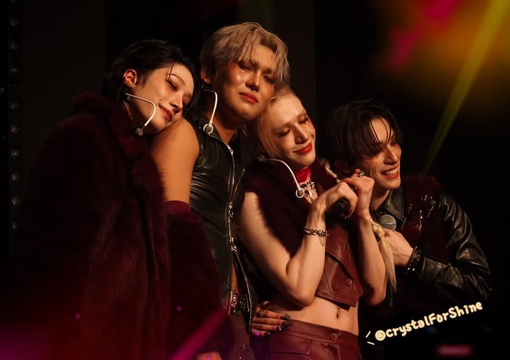 icecreamzlov's tweet photo. they are the parents of the group 🍦🍒 https://t.co/ScEQUET6oY