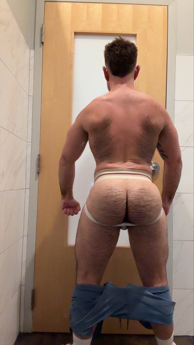 jerseypeach91's tweet photo. There’s a full moon tonight 🌕 https://t.co/xdag5XXmTq