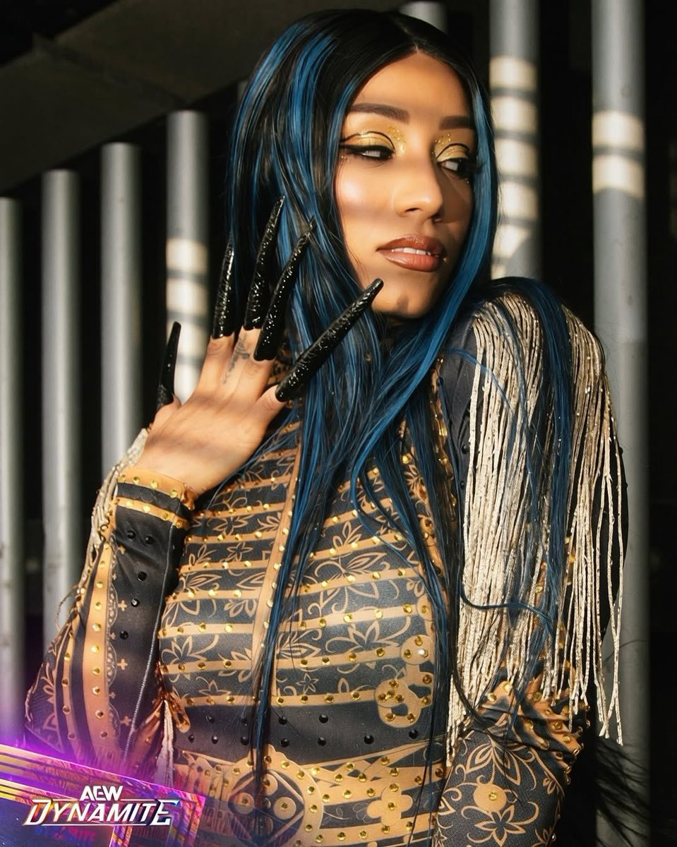 CEOKREW's tweet photo. “Pretty things cut the deepest” 🖤

Mercedes Moné IG 📸 https://t.co/pgymbrGY8k