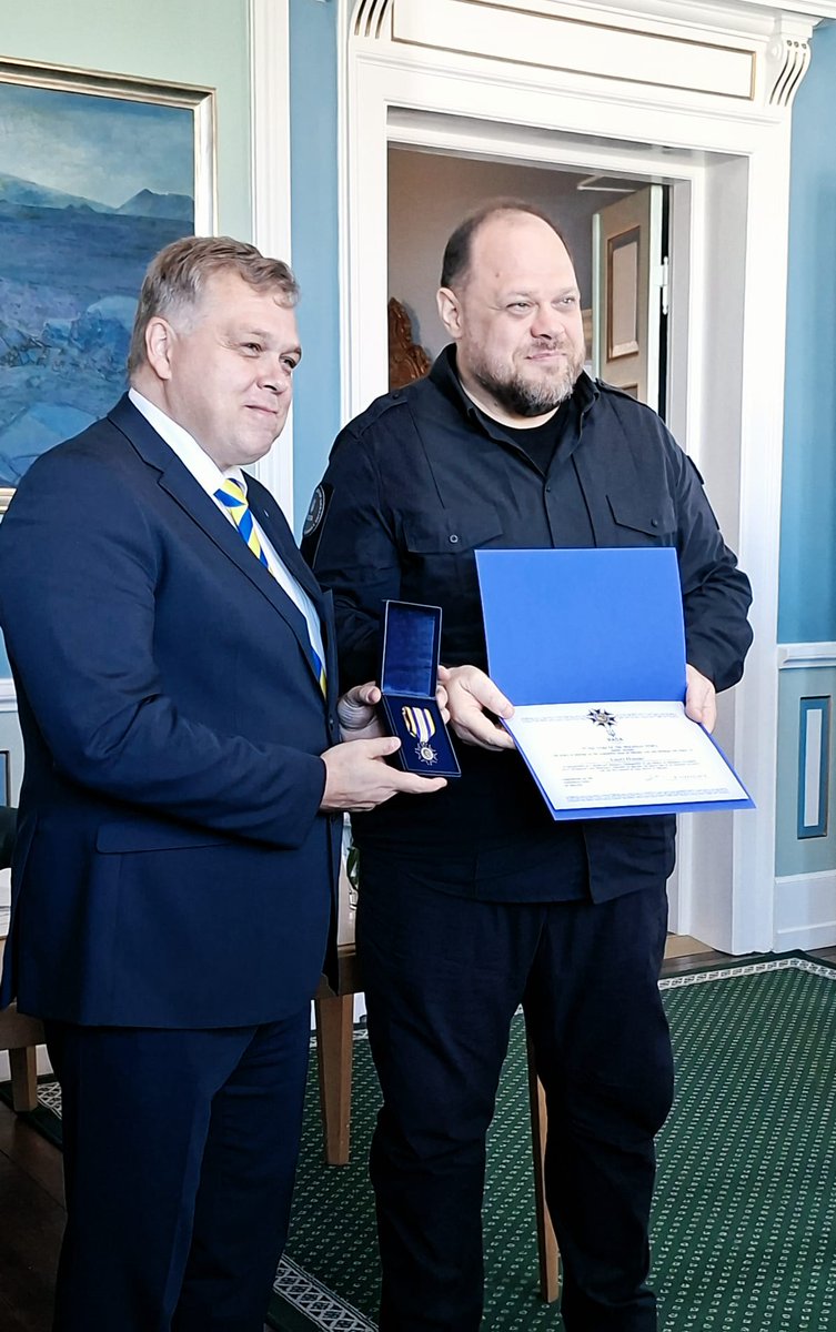 Riigikogu's tweet photo. Thank you! 🇺🇦Speaker @LauriHussar has been awarded the @ua_parliament’s Badge of Honour for his support for Ukraine.
In Reykjavík, the Speakers of the Nordic and Baltic parliaments are discussing support for #Ukraine and countering Russia’s war of aggression. 🇪🇪🇺🇦 https://t.co/6df4vYTgki