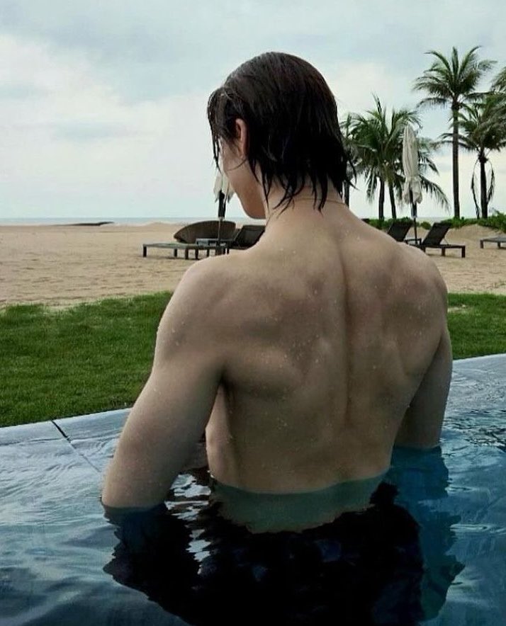 surfingtonni's tweet photo. they're talking behind your back

okay then how's the view? https://t.co/ZnTrz4j1Dp