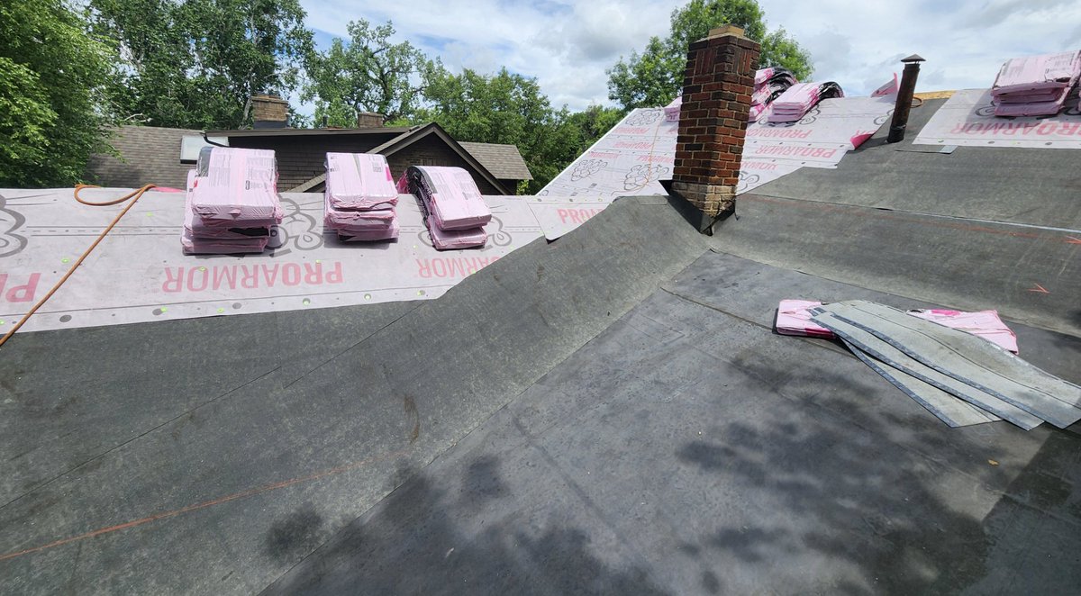RJKRoofing's tweet photo. A quality roof starts long before the final shingle goes down. From careful preparation to precise installation, every step matters. We're proud of the team putting in the work to make sure this project is done right. Give us a call today for any of your roofing needs! https://t.co/NB1MnsatT7