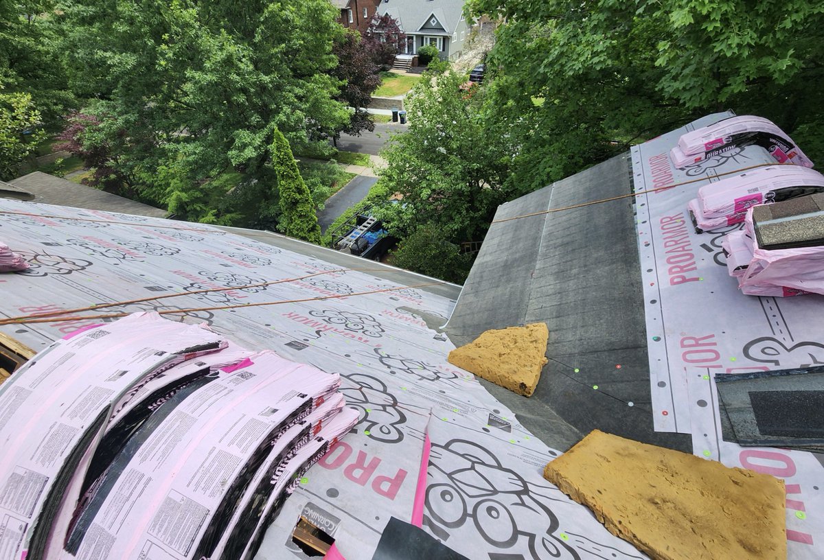 RJKRoofing's tweet photo. A quality roof starts long before the final shingle goes down. From careful preparation to precise installation, every step matters. We're proud of the team putting in the work to make sure this project is done right. Give us a call today for any of your roofing needs! https://t.co/NB1MnsatT7
