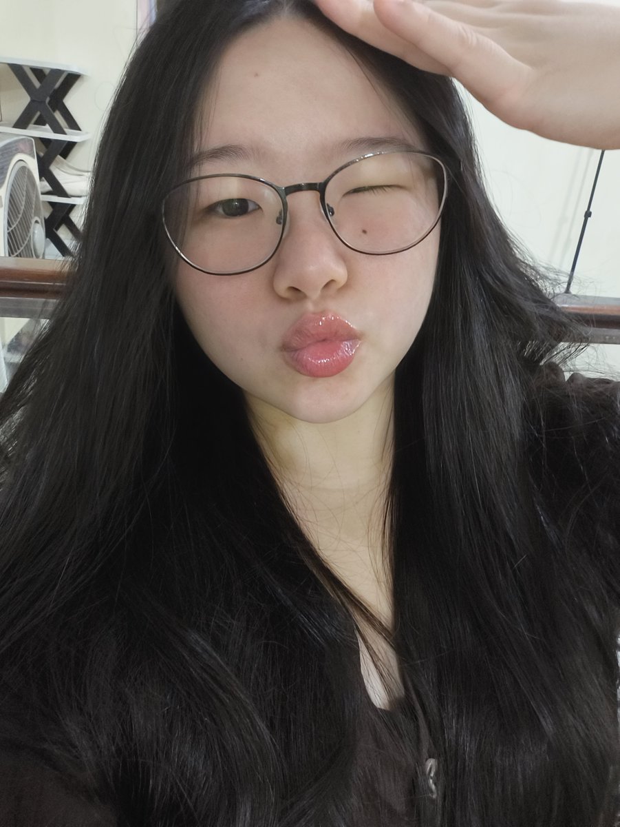 minestfleur's tweet photo. fav pose hehe (abis sembayang juga tadi) https://t.co/NV2dydNAjS