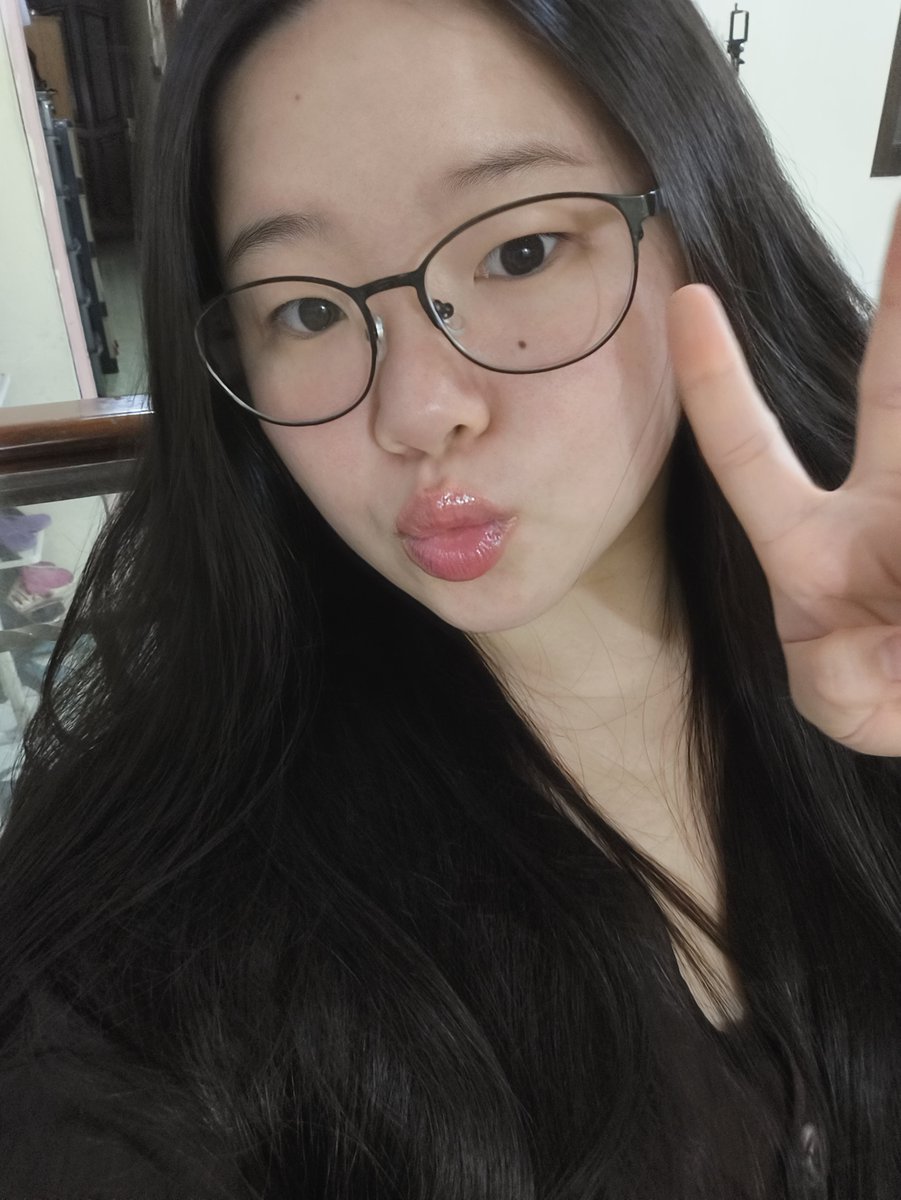 minestfleur's tweet photo. fav pose hehe (abis sembayang juga tadi) https://t.co/NV2dydNAjS