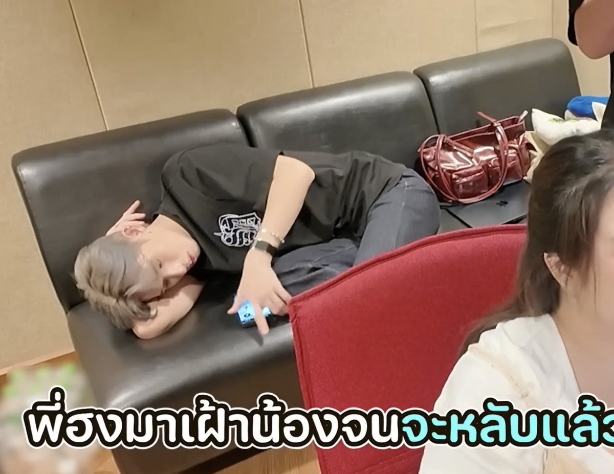 frisxty's tweet photo. คนนึงเฝ้าน้อง อีกคนแวะให้กำลังใจน้อง อัยพก 03 เอ๊ย https://t.co/LwpA4Cq4CP