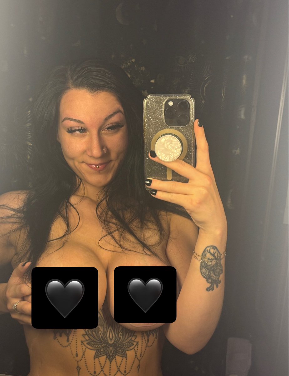 SophieScr3amz's tweet photo. I know you’re real thirsty on Thursday 🍒😋 https://t.co/WmGsz96cmW