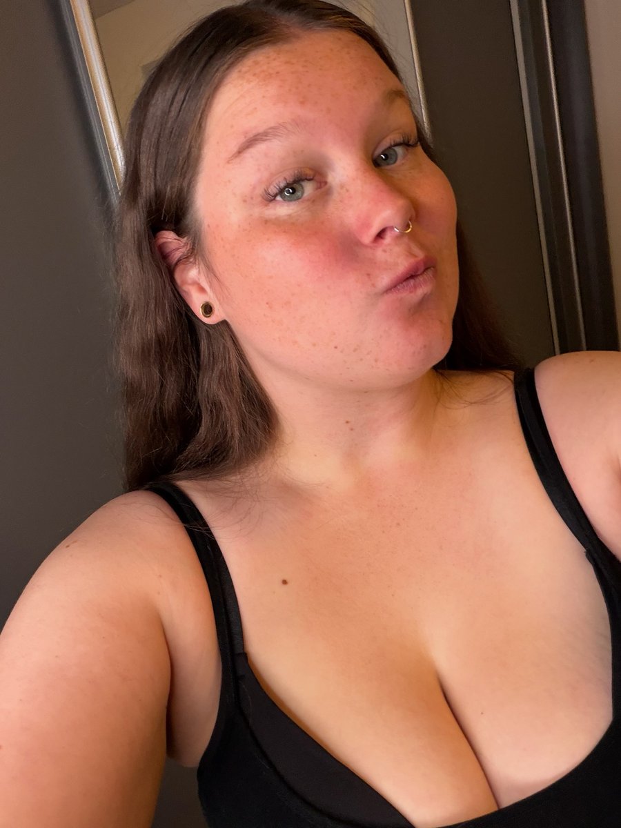 maddyssbaby's tweet photo. My problem is that after one kiss I want 20 more... 🥰 https://t.co/aPErrMkmIC