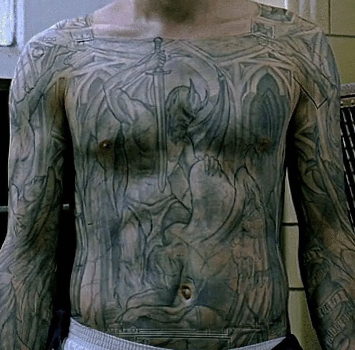 pedestrian's tweet photo. Michael Scofield wore long sleeves in a hot prison just because the actor hated sitting for the tattoo makeup https://t.co/4FzAl2Qklj