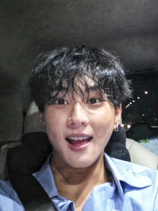 jungwonmy's tweet photo. jungwon and his cutest messy hair ◝◡◜ https://t.co/YIJ2jeSqIR