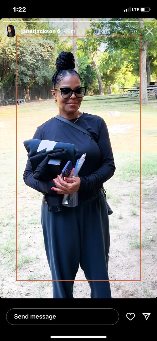 Nexiraluv's tweet photo. If you see me standing like this with my stuff ….I’m ready to go https://t.co/62t3Qvs9jR